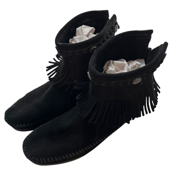 Minnetonka Black Fringe,Suede,Short Ankle Boots,Studded,soft sole boots,7 1/2 - Picture 8 of 9